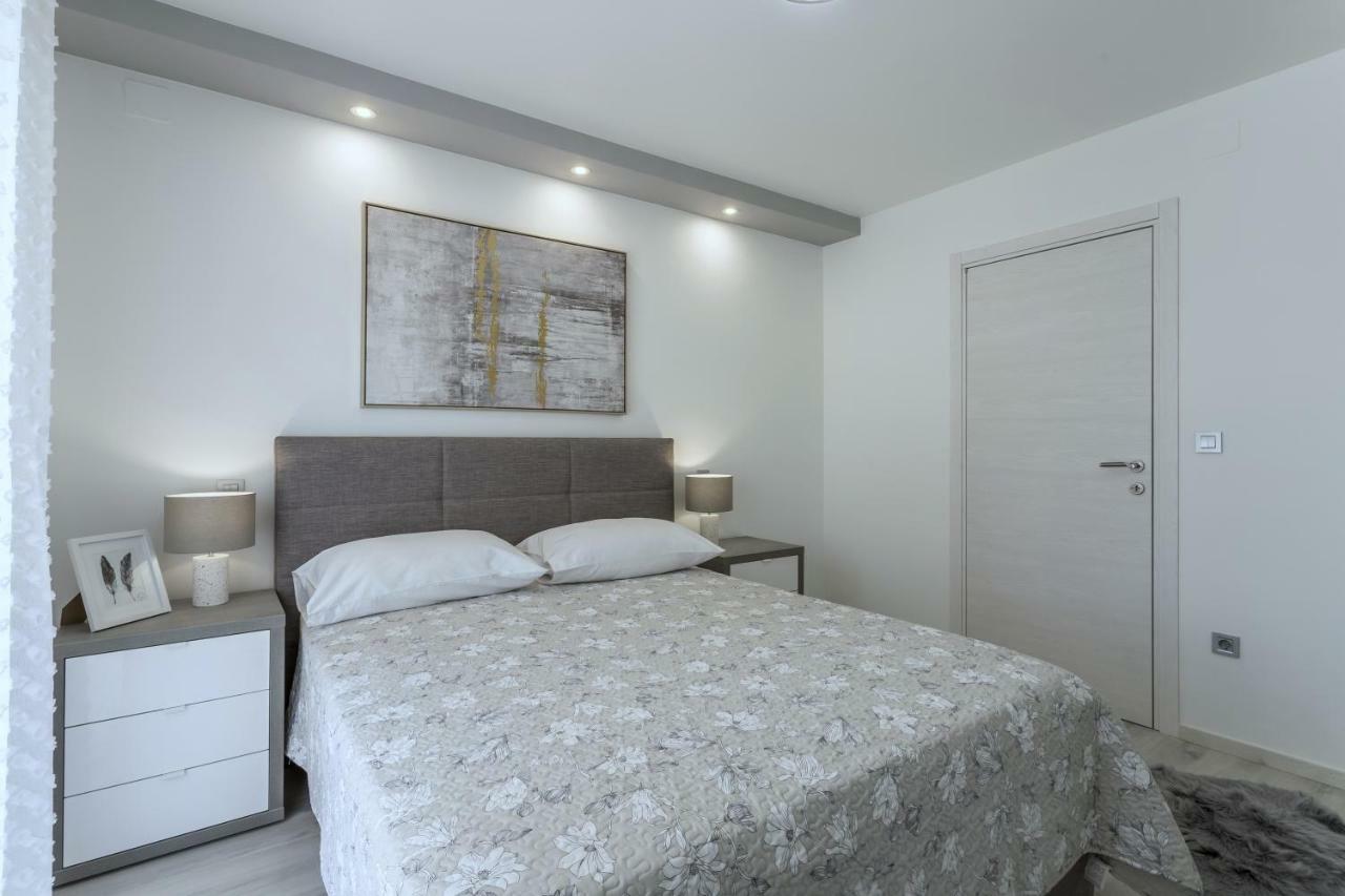 Villa Ema Kastela With Private Heated Pool Buitenkant foto