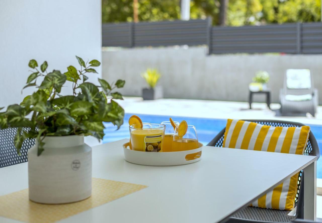 Villa Ema Kastela With Private Heated Pool Buitenkant foto